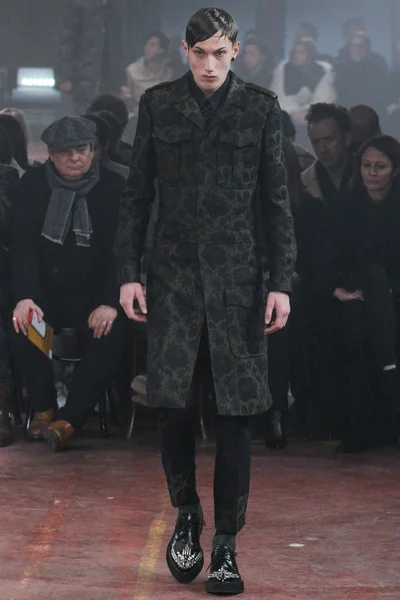 Look 12
